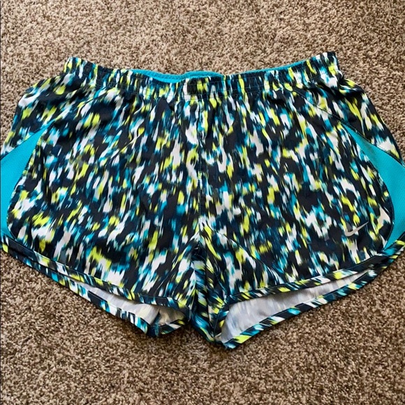 NIKE Running Shorts - Size MEDIUM - Picture 4 of 5